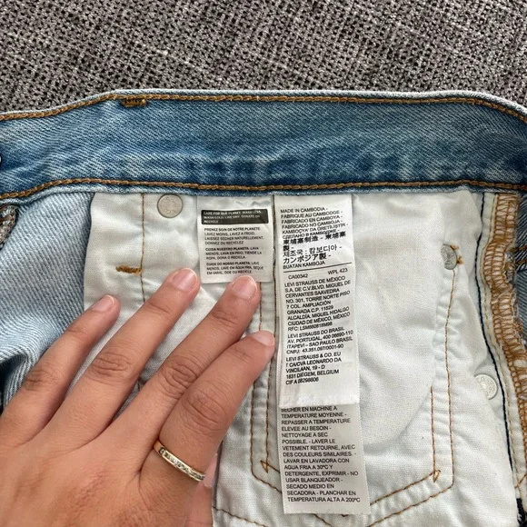 Levi’s Distressed Light Blue Denim Shorts - Picture 5 of 6